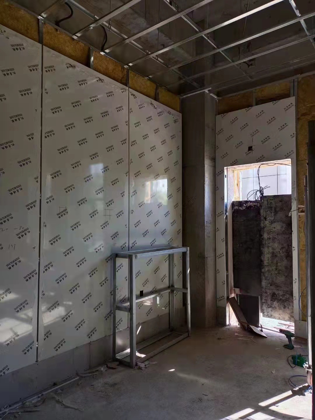 机房墙板机房彩钢板机房专用防静电护墙板金属复合墙面彩钢板白色