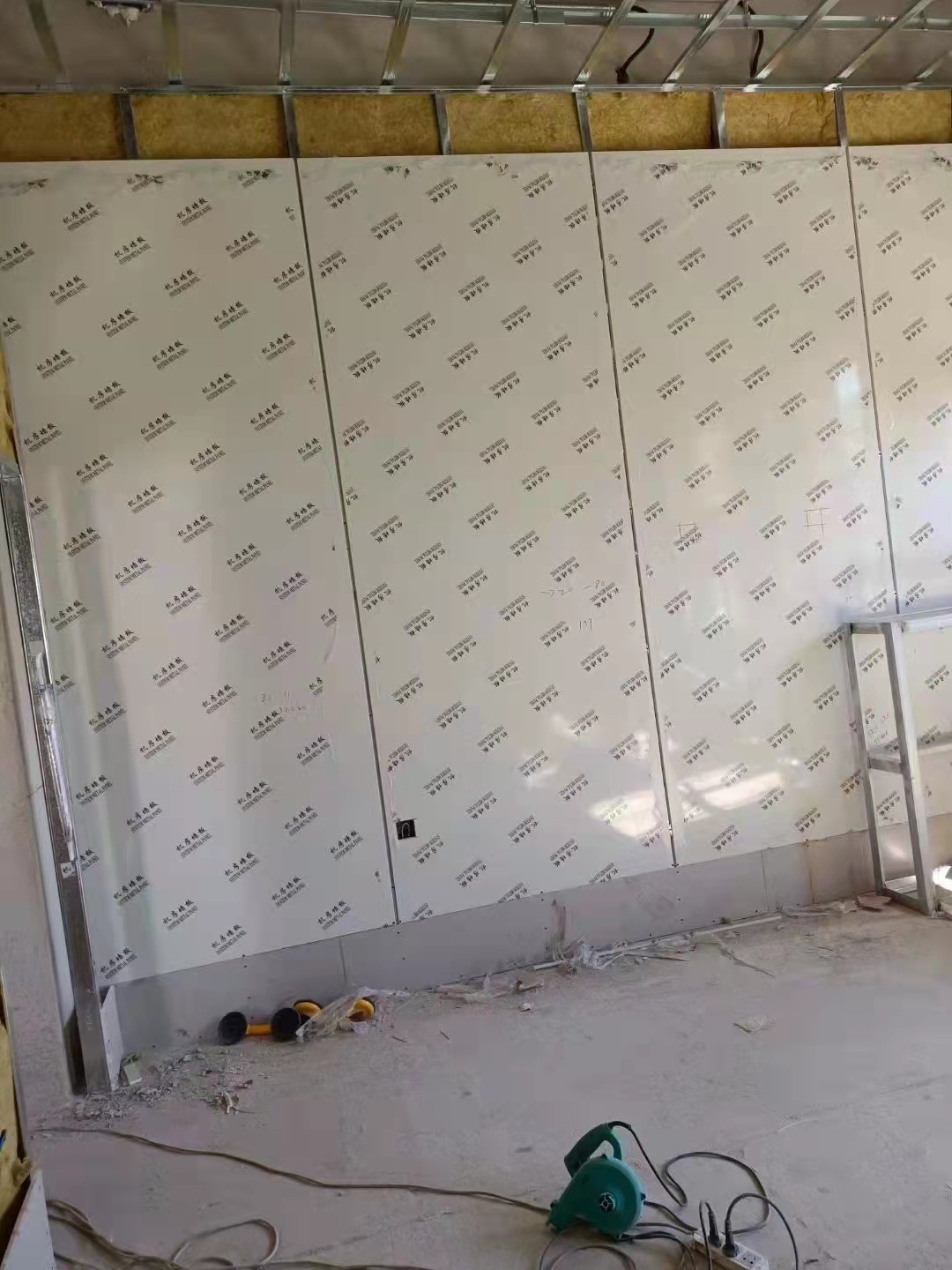 机房墙板机房彩钢板机房专用防静电护墙板金属复合墙面彩钢板白色